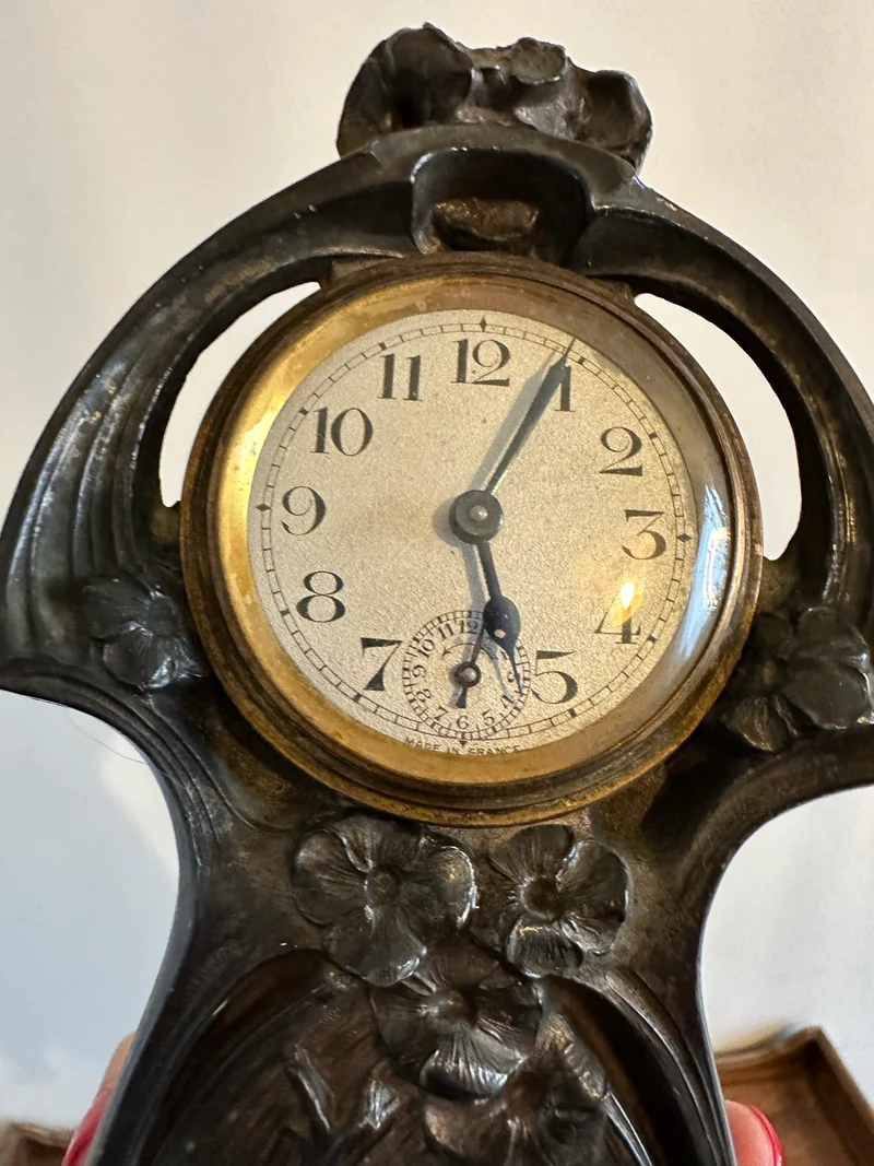 Horloge vintage style art nouveau sculptée