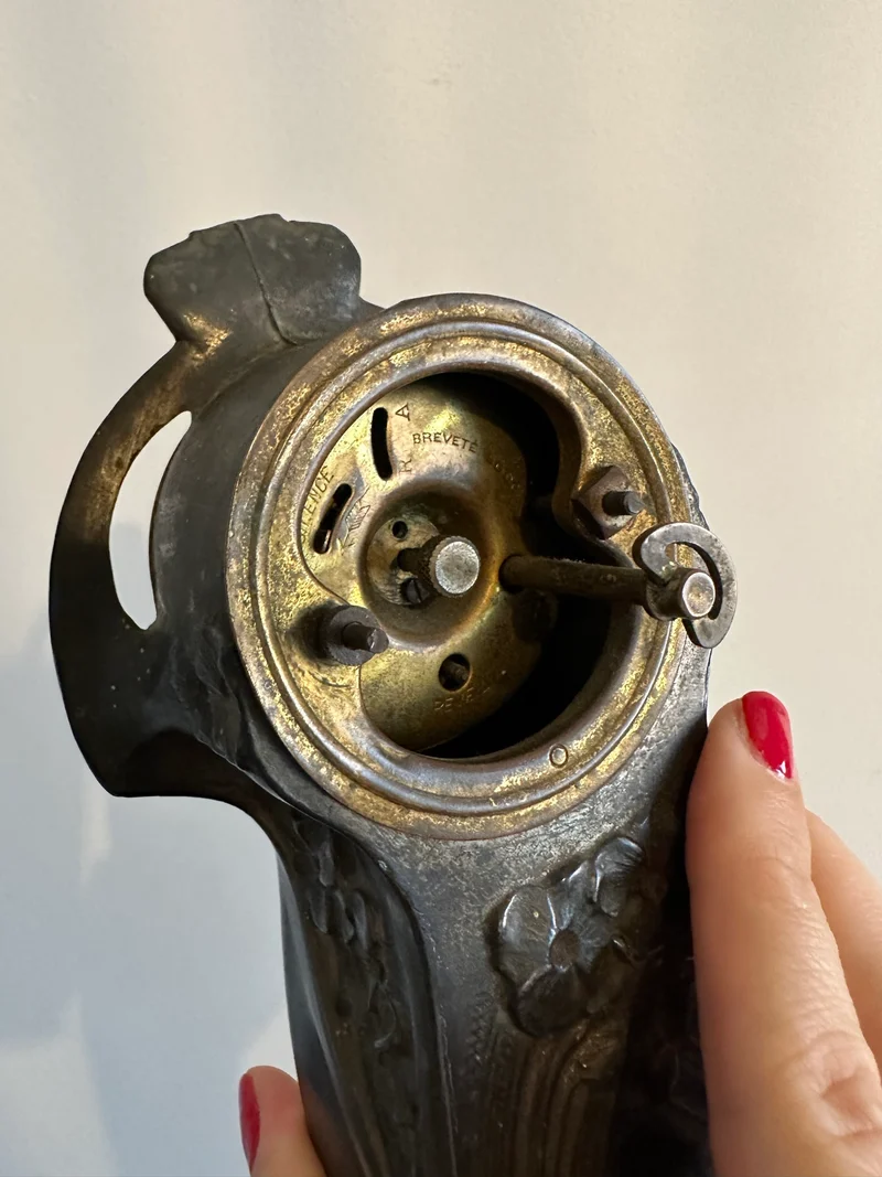 Horloge vintage style art nouveau sculptée