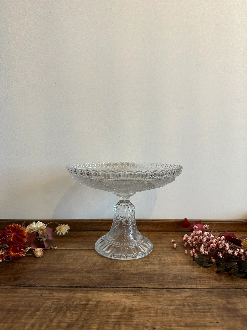 Compotier en verre moulé bordures dentelées