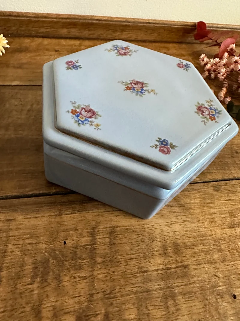 Bonbonnière en porcelaine bleue La St Uzienne