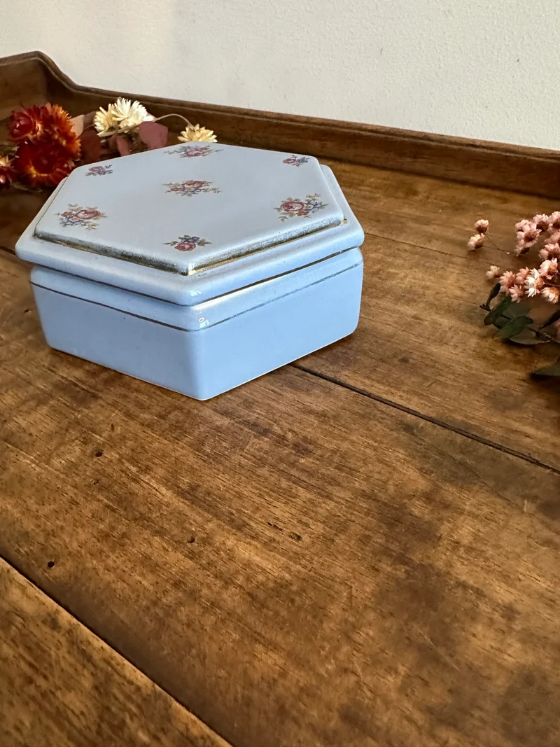 Bonbonnière en porcelaine bleue La St Uzienne