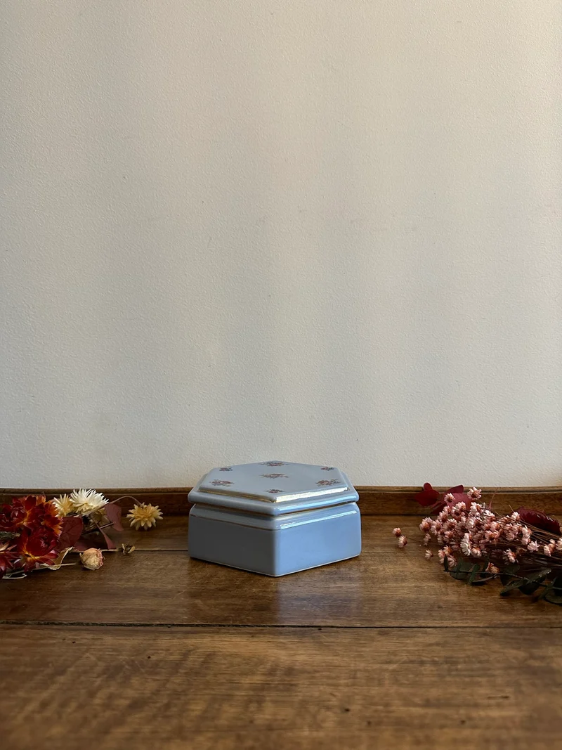 Bonbonnière en porcelaine bleue La St Uzienne