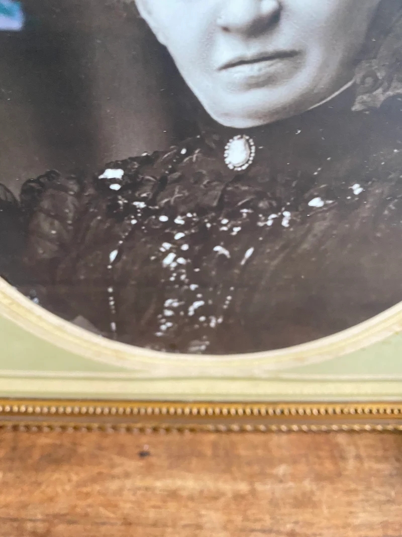 Portrait dame noir et blanc cadre Napoléon III