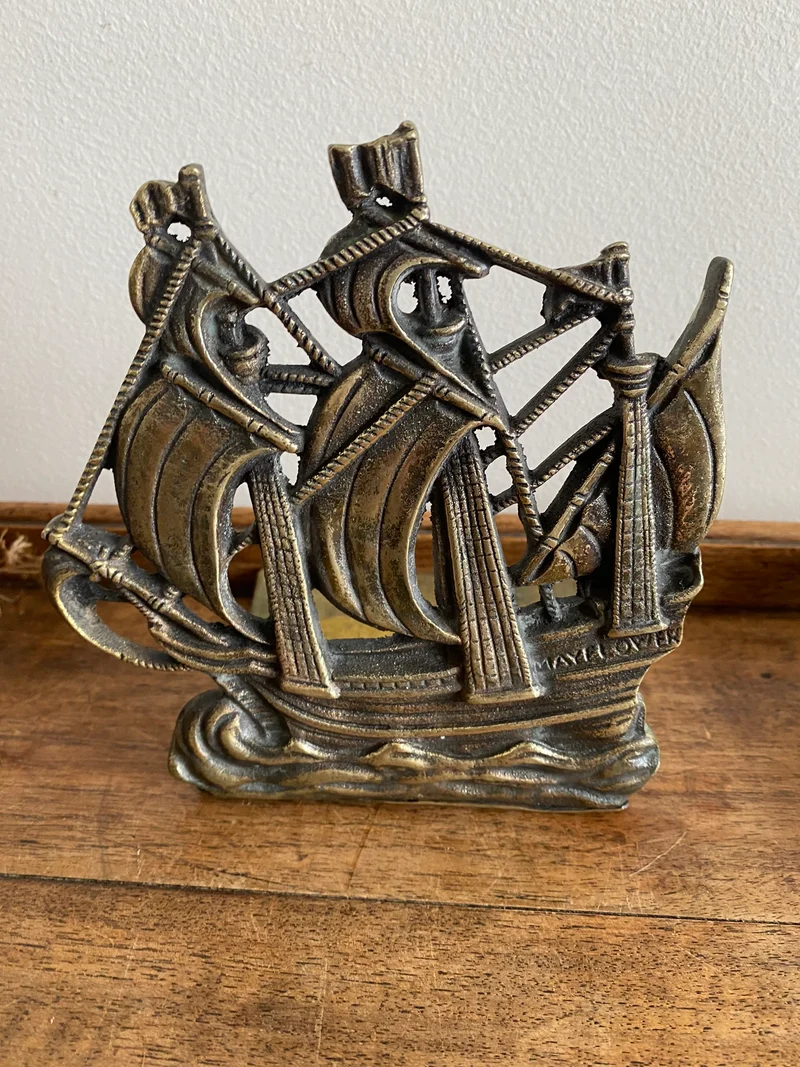 Presse livre Bateau en laiton début XXème