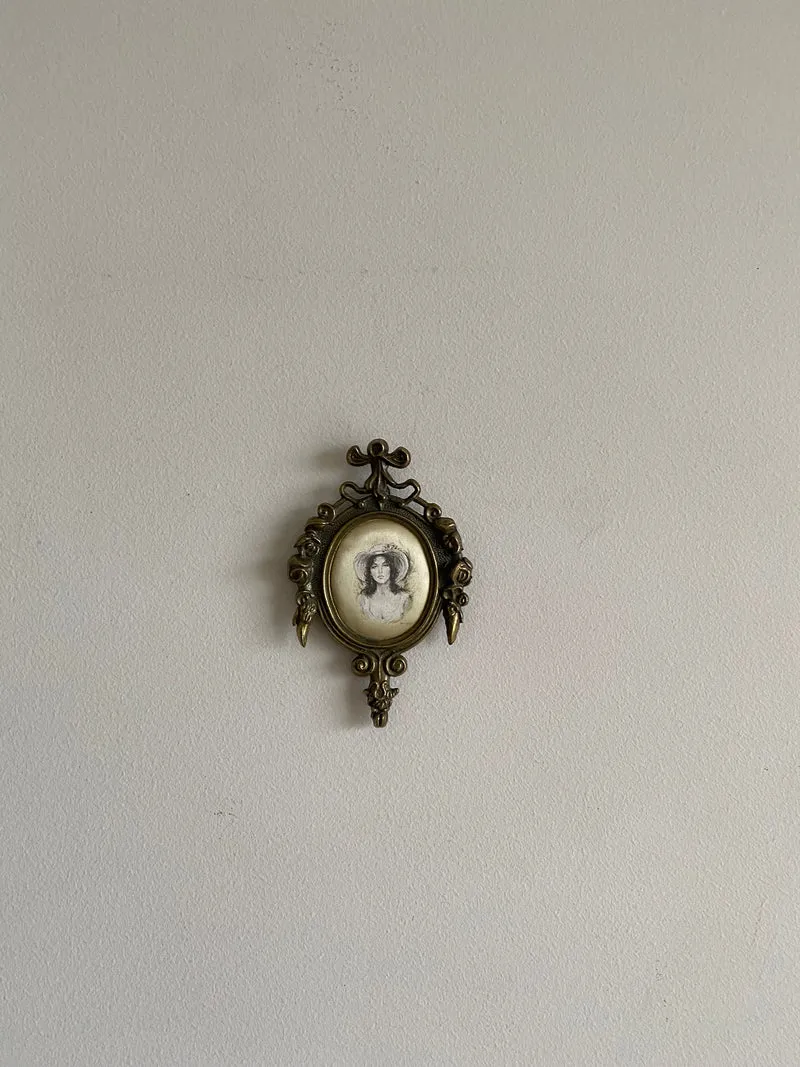 Médaillon baroque impression jeunes filles sur soie