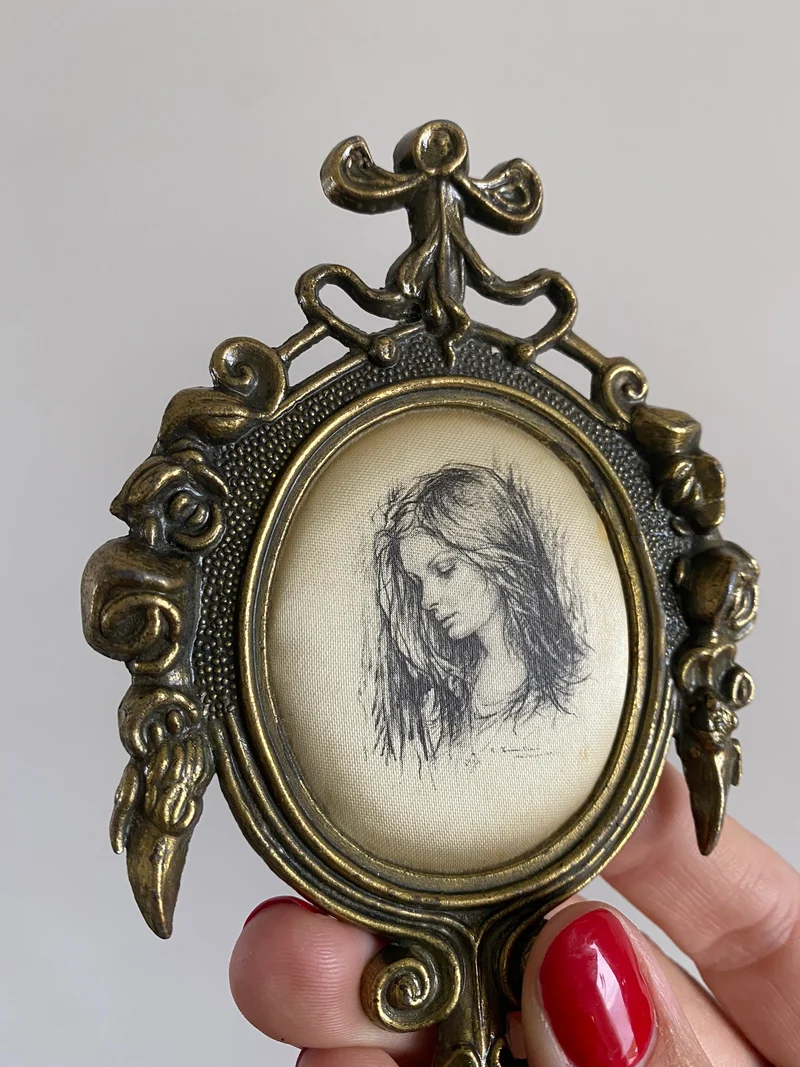 Médaillon baroque impression jeunes filles sur soie