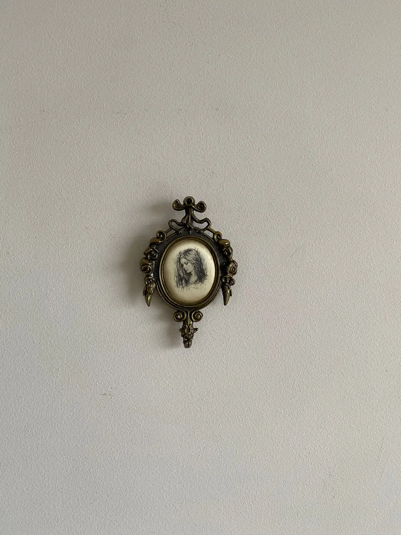 Médaillon baroque impression jeunes filles sur soie