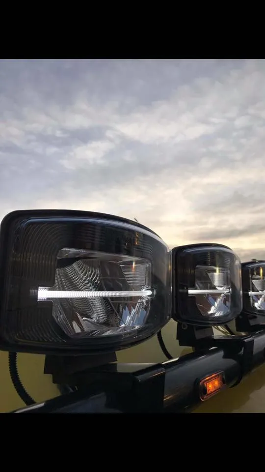 Lampe de conduite Boreman Full LED avec bande lumineuse de position