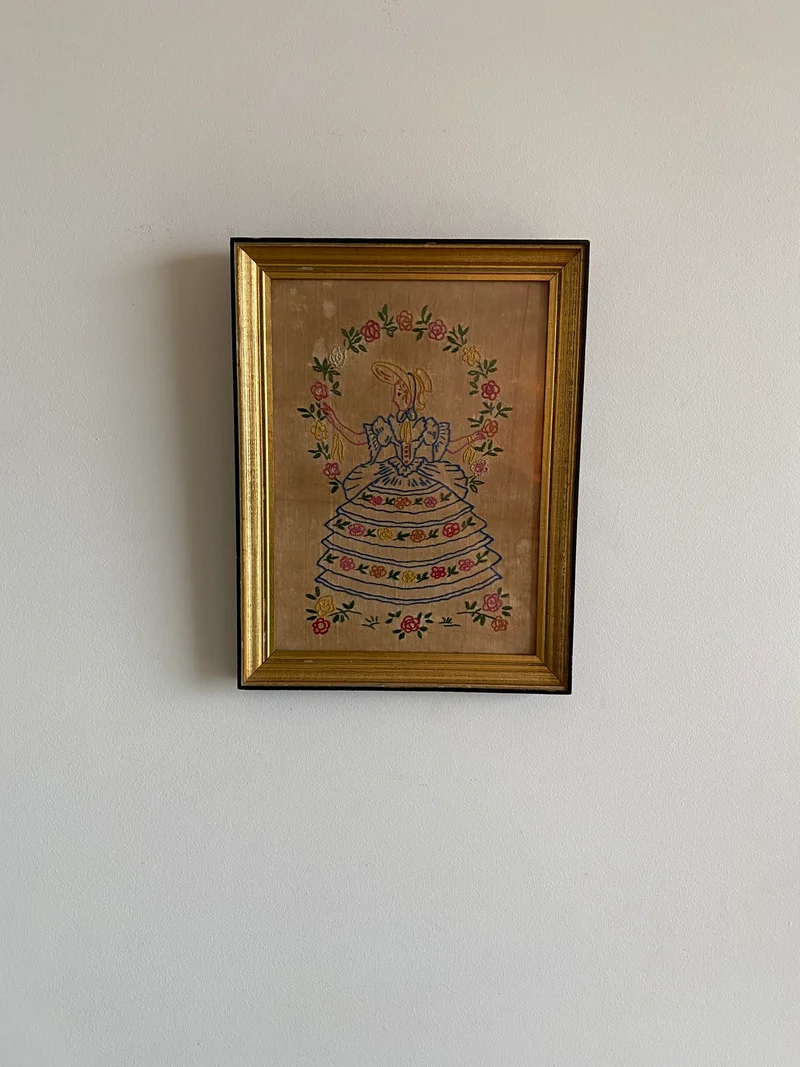 Broderie jeune fille début XXème