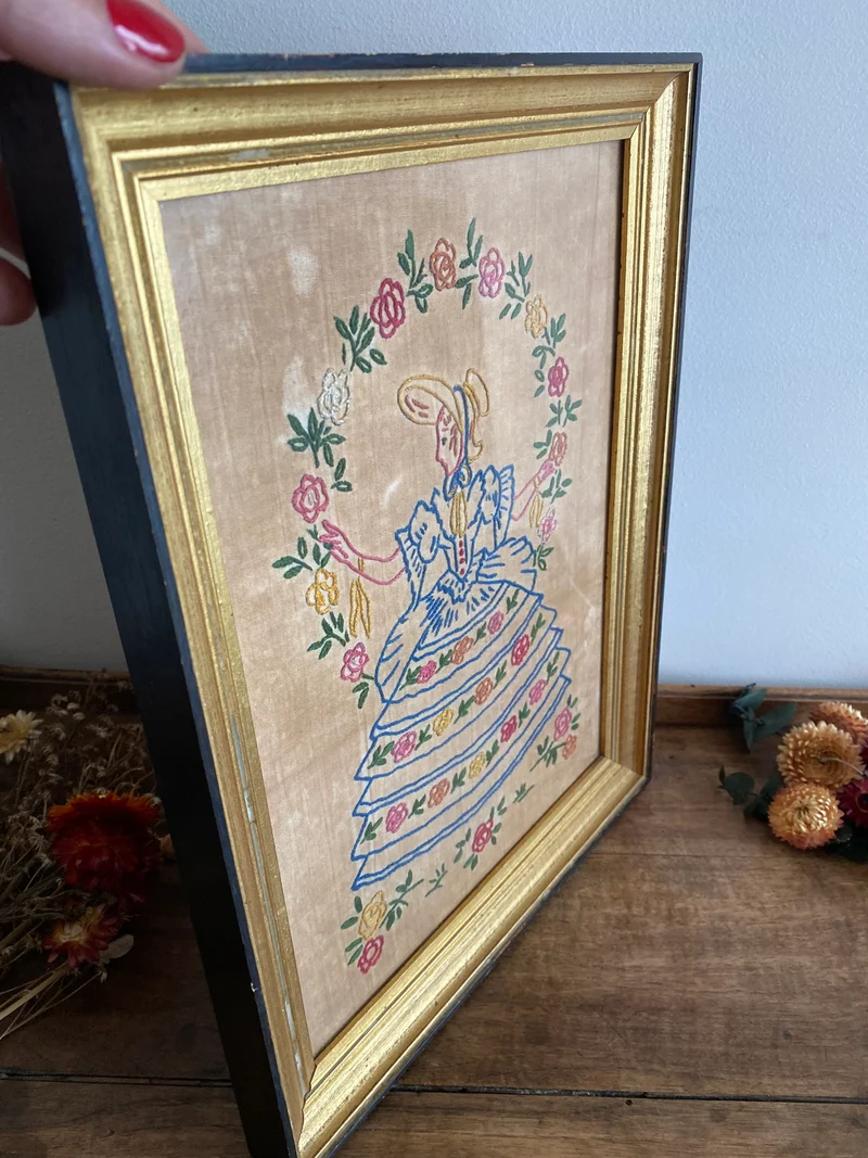 Broderie jeune fille début XXème