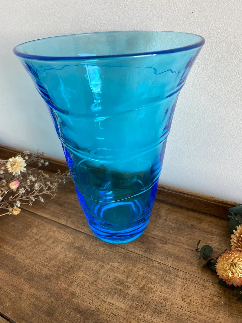 Vase bleu en verre