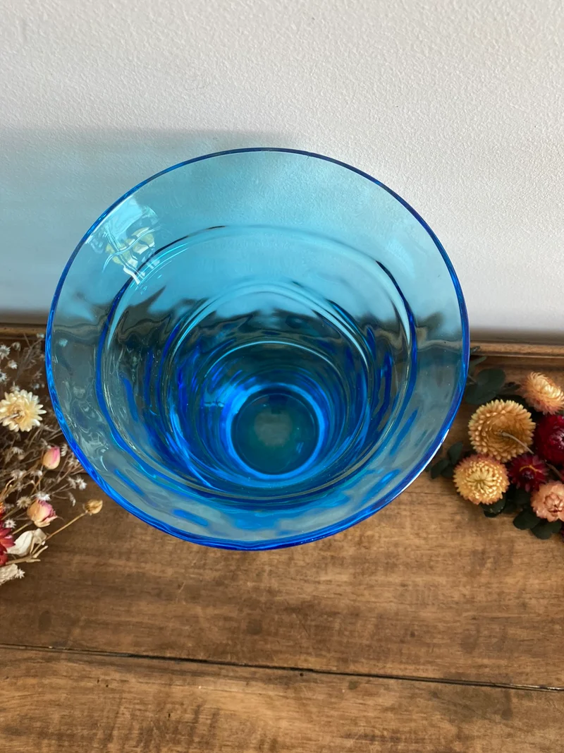 Vase bleu en verre