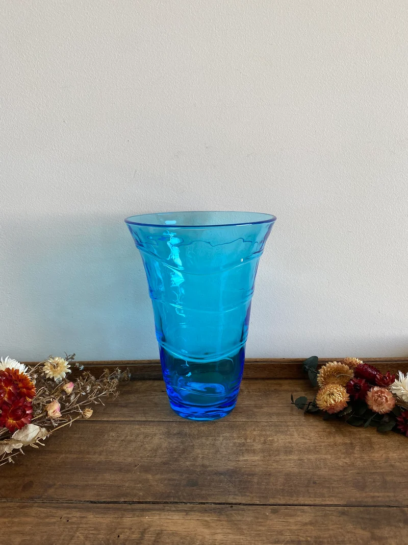 Vase bleu en verre