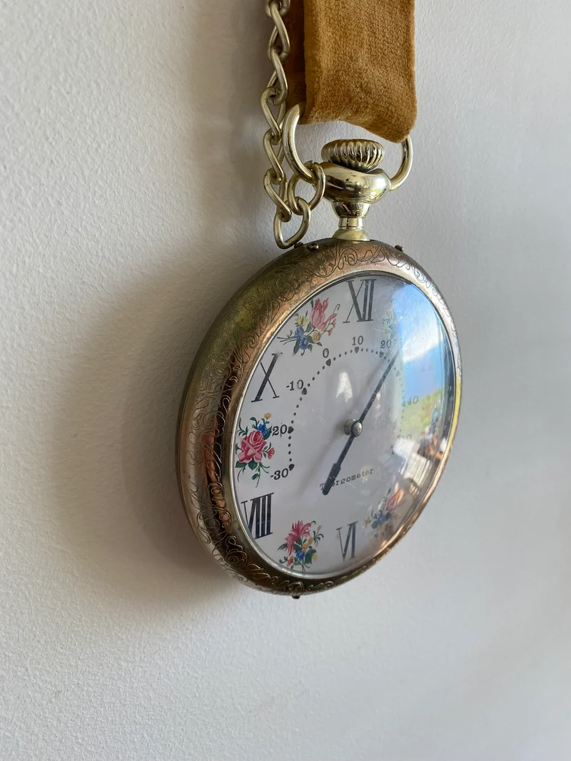 Thermomètre rétro style montre à gousset ruban en velour moutarde
