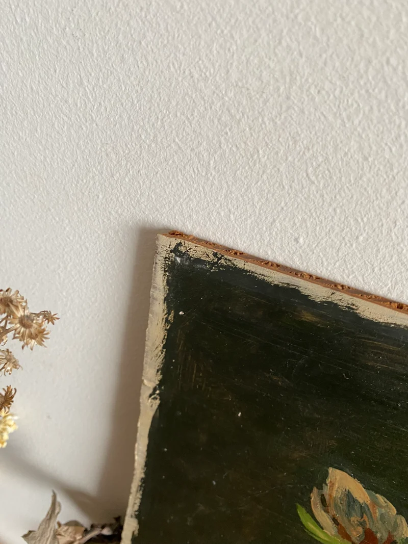 Peinture sur planche représentant un bouquet de fleurs dans son vase
