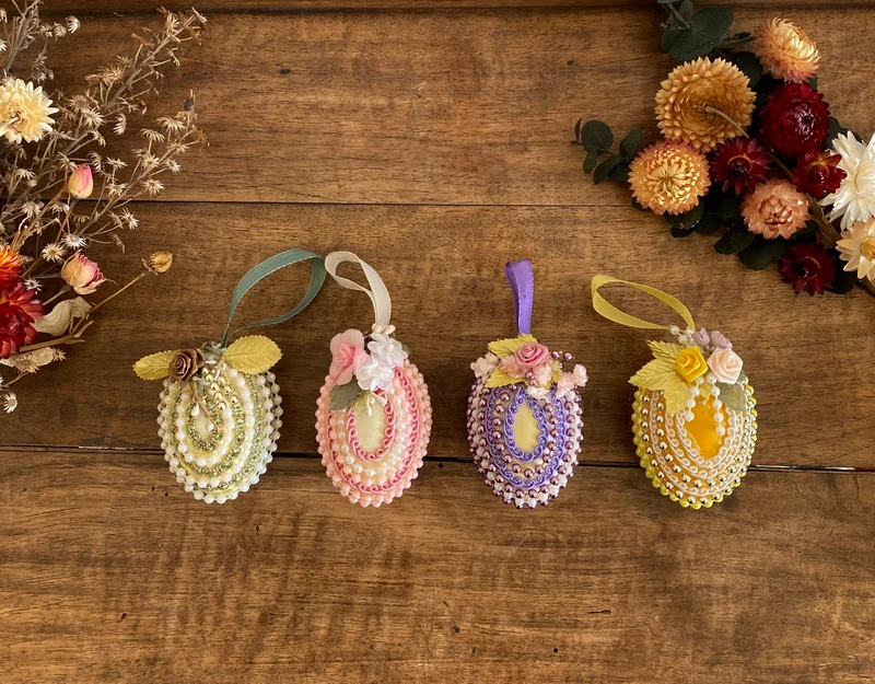 Oeufs décoratifs à accrocher