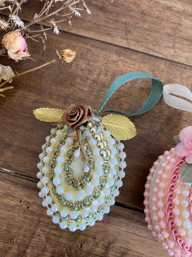 Oeufs décoratifs à accrocher