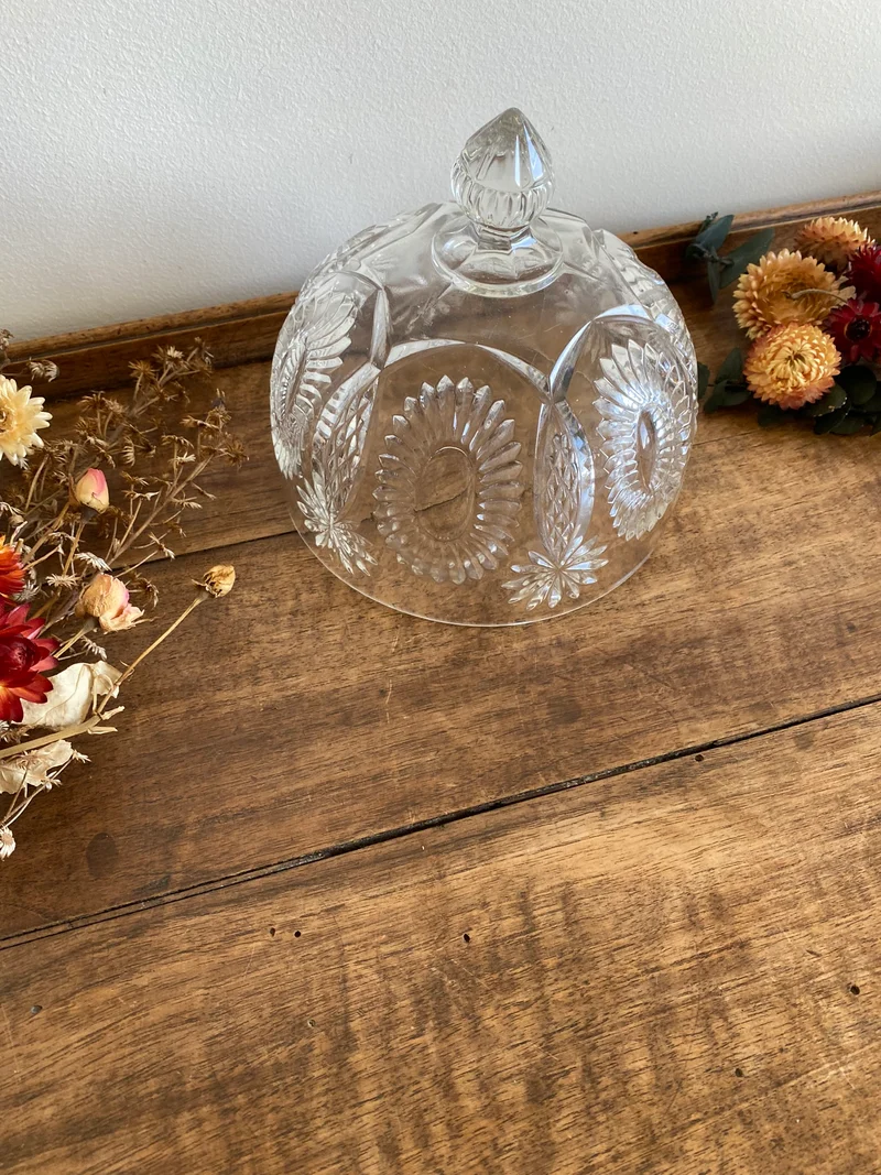 Cloche en verre ciselé