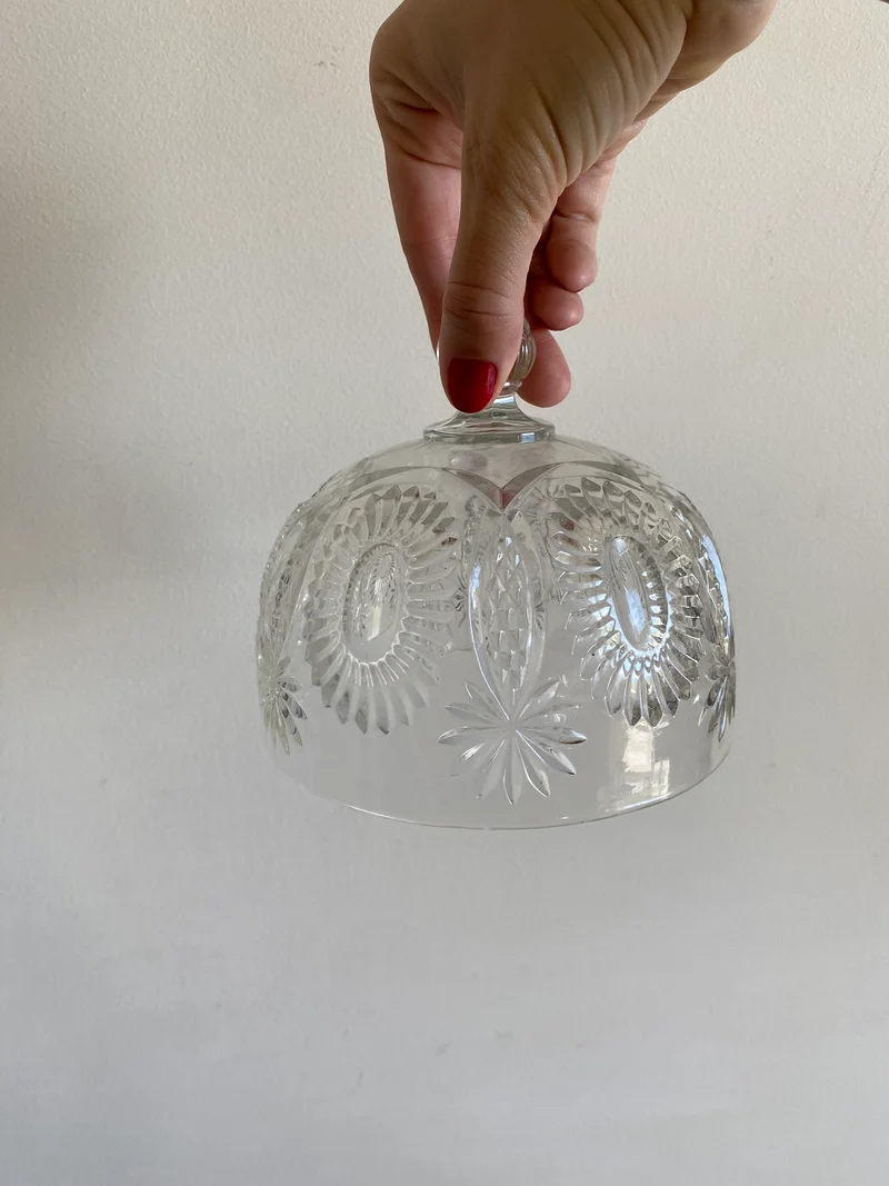 Cloche en verre ciselé