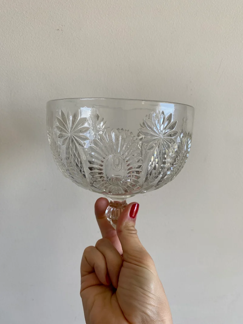 Cloche en verre ciselé