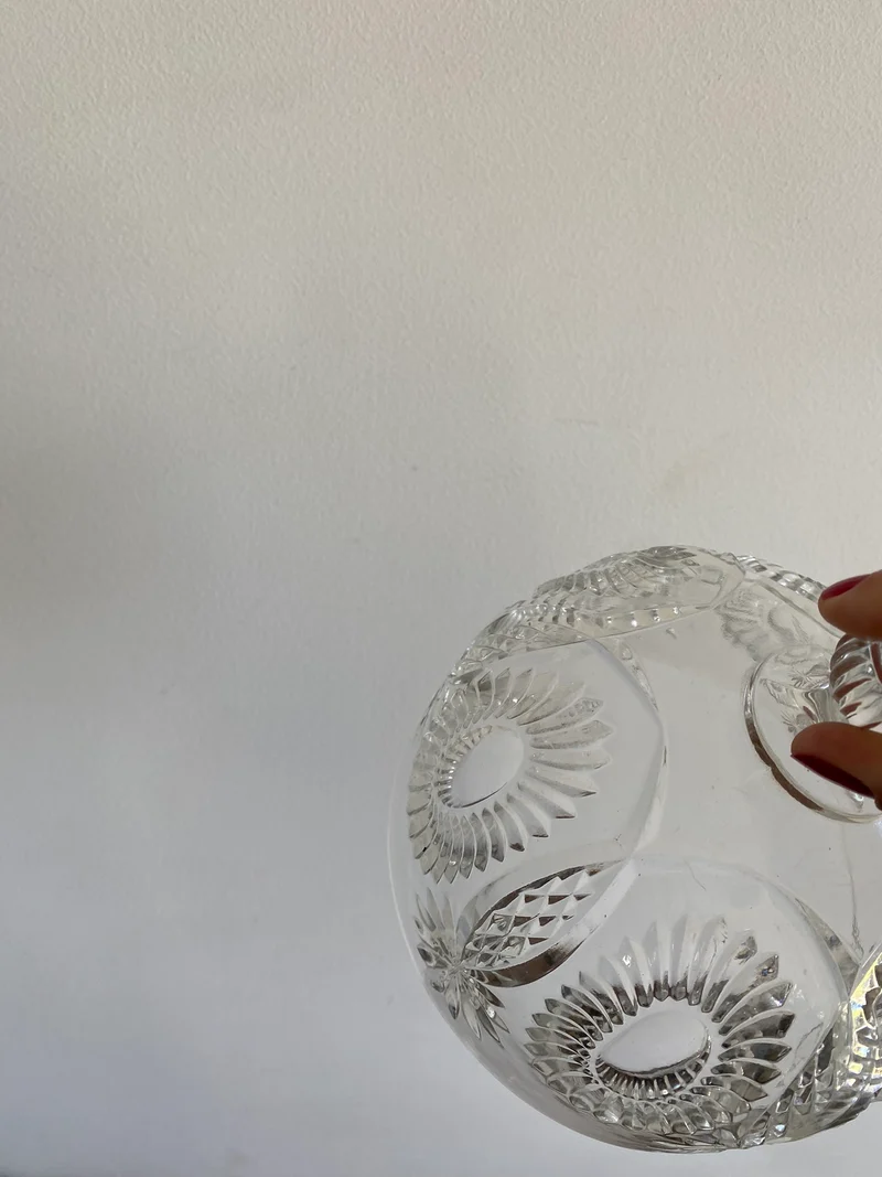 Cloche en verre ciselé