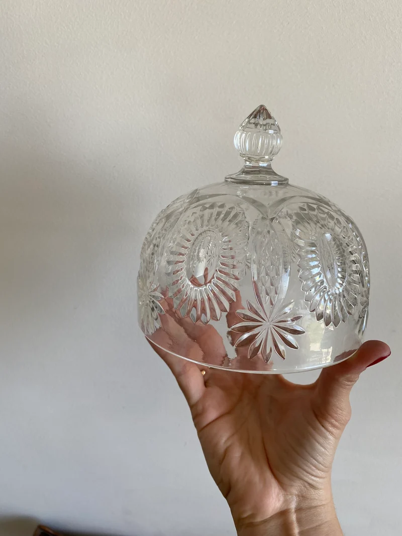 Cloche en verre ciselé