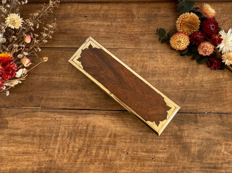 Boite en bois et ornement laiton