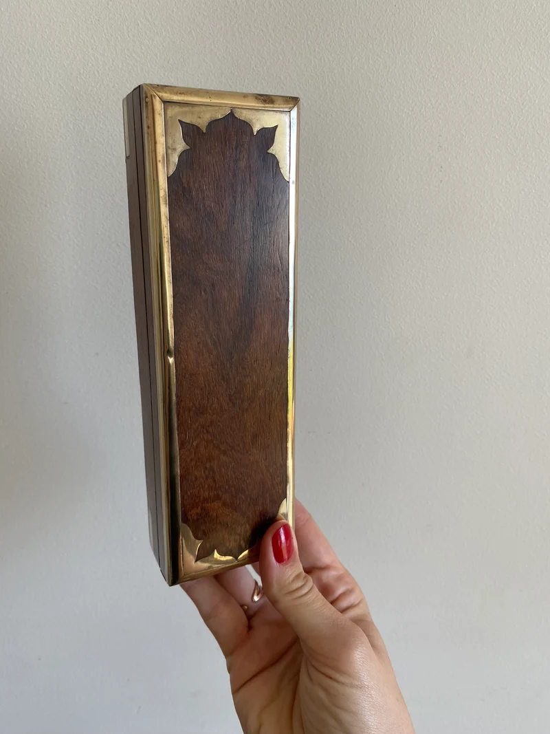 Boite en bois et ornement laiton