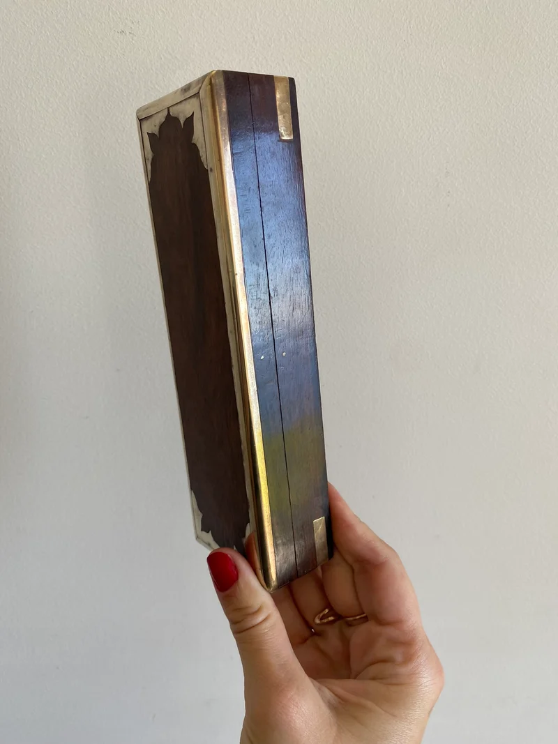 Boite en bois et ornement laiton
