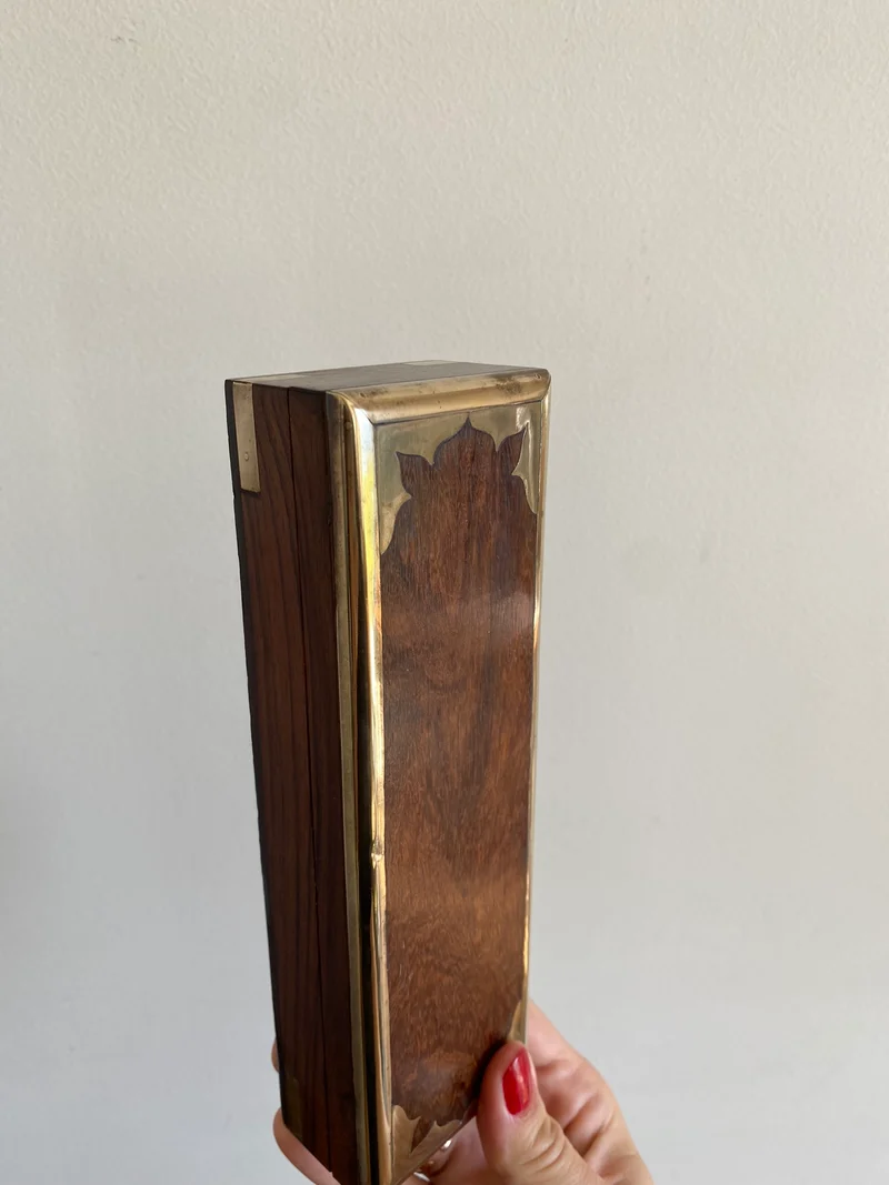 Boite en bois et ornement laiton