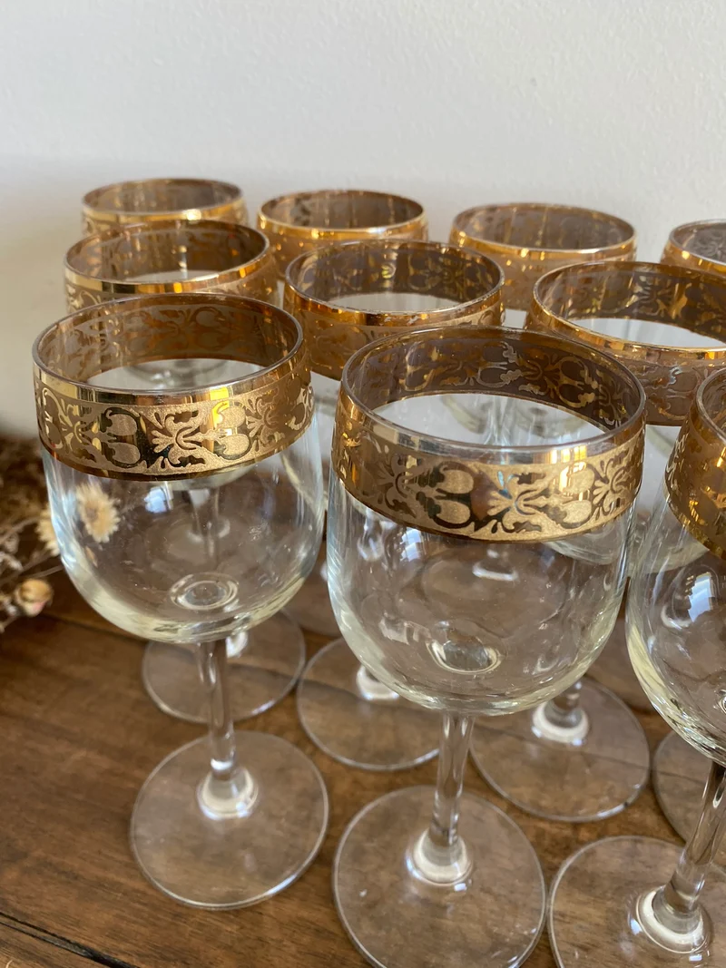 Verres dorés sur piedsfabrication italienne