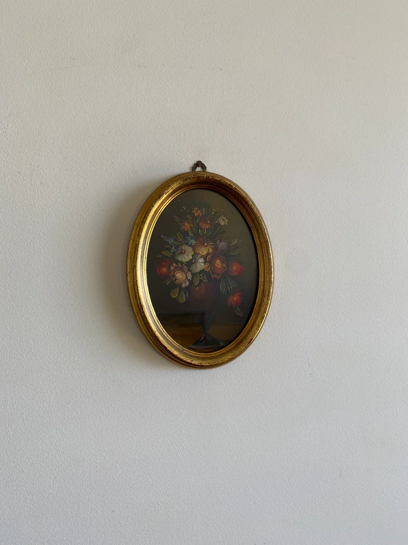 Peinture bouquet de fleurs sous verre cadre doré ovale en bois