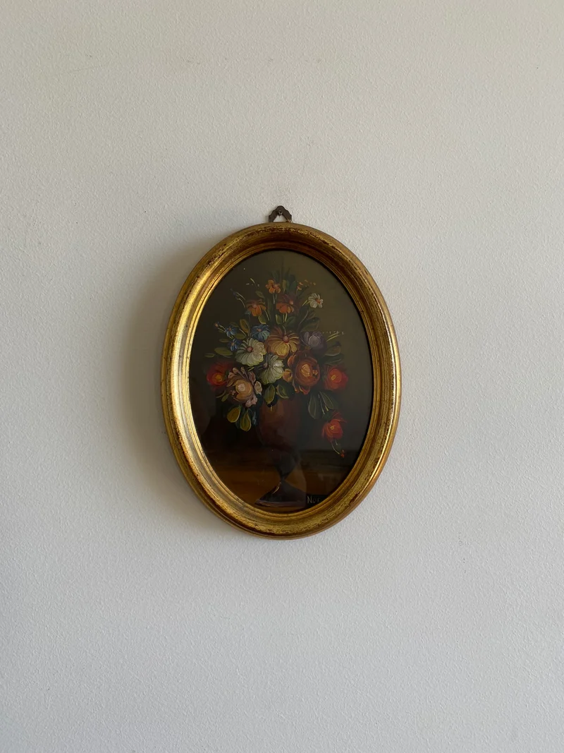Peinture bouquet de fleurs sous verre cadre doré ovale en bois