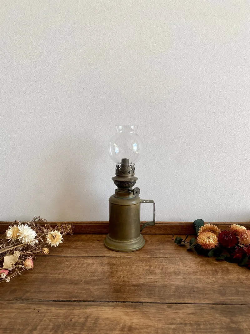 Lampe à pétrole en laiton ancienne