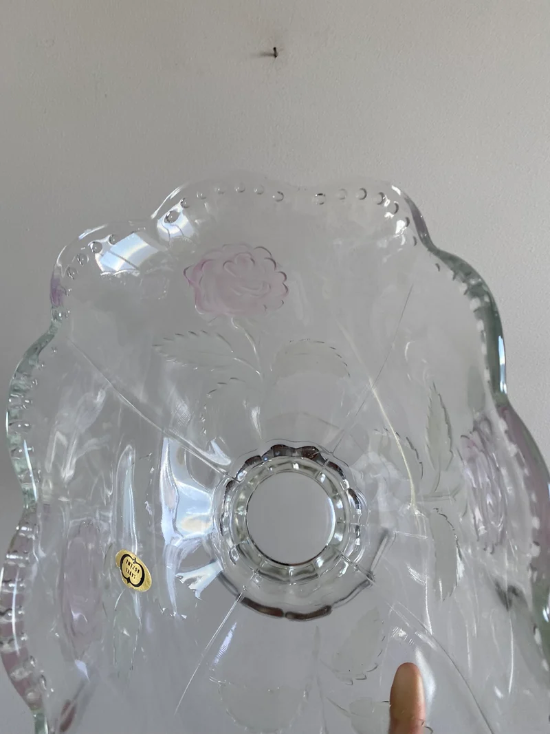 Corbeille de fruits en cristal de bohème motifs roses en verre givré