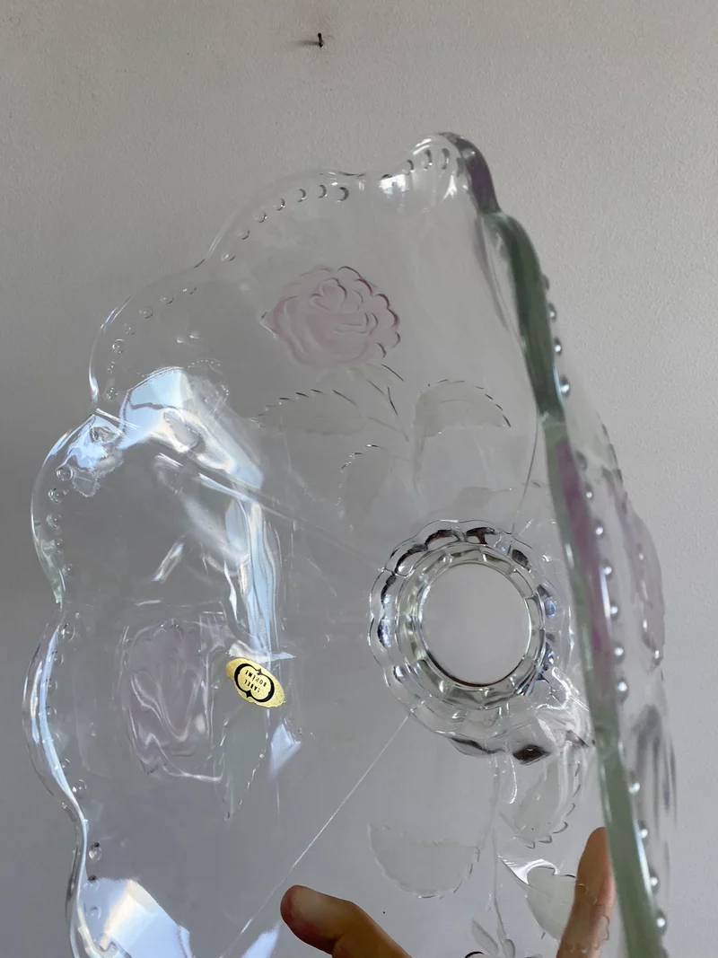 Corbeille de fruits en cristal de bohème motifs roses en verre givré