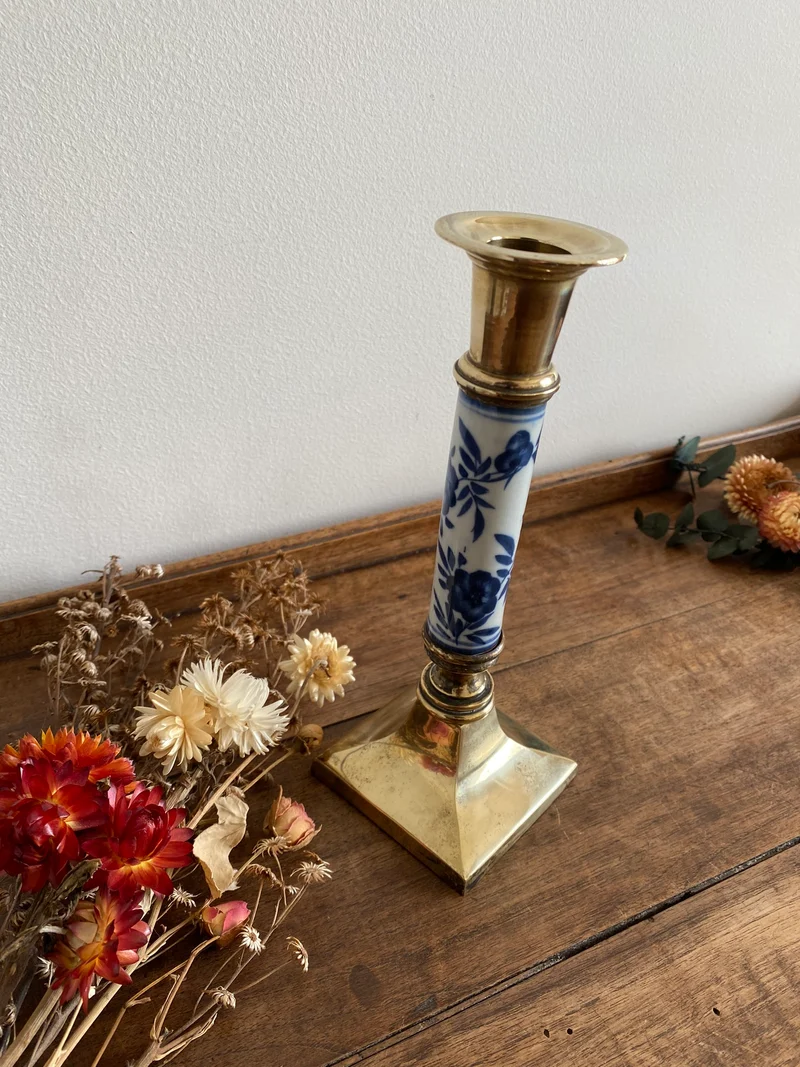 Bougeoir en laiton et porcelaine peinte à la main