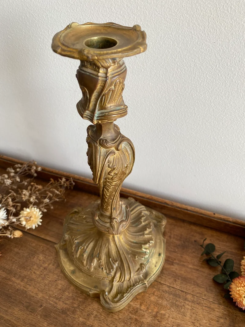 Bougeoir en bronze doré travaillé