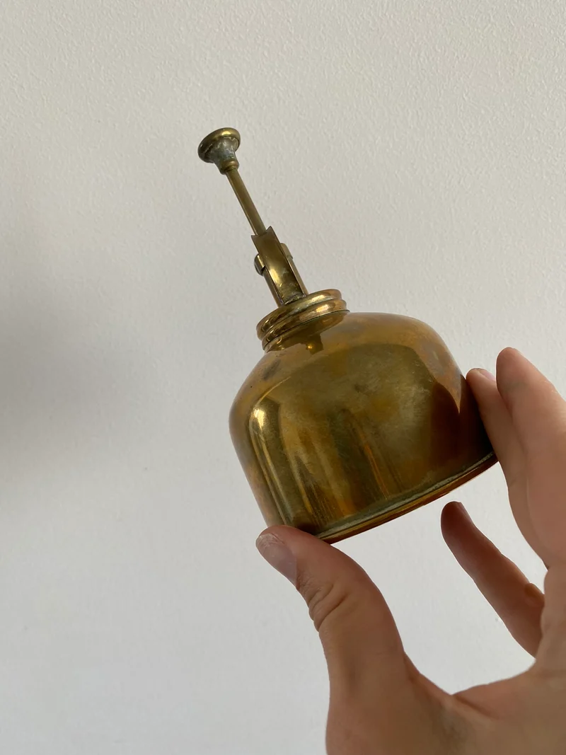 Vaporisateur vintage en laiton doré