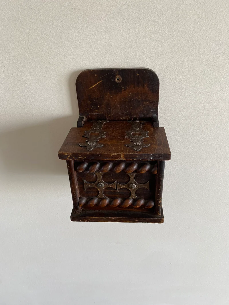 Boite à sel ancienne en bois décoration en métal