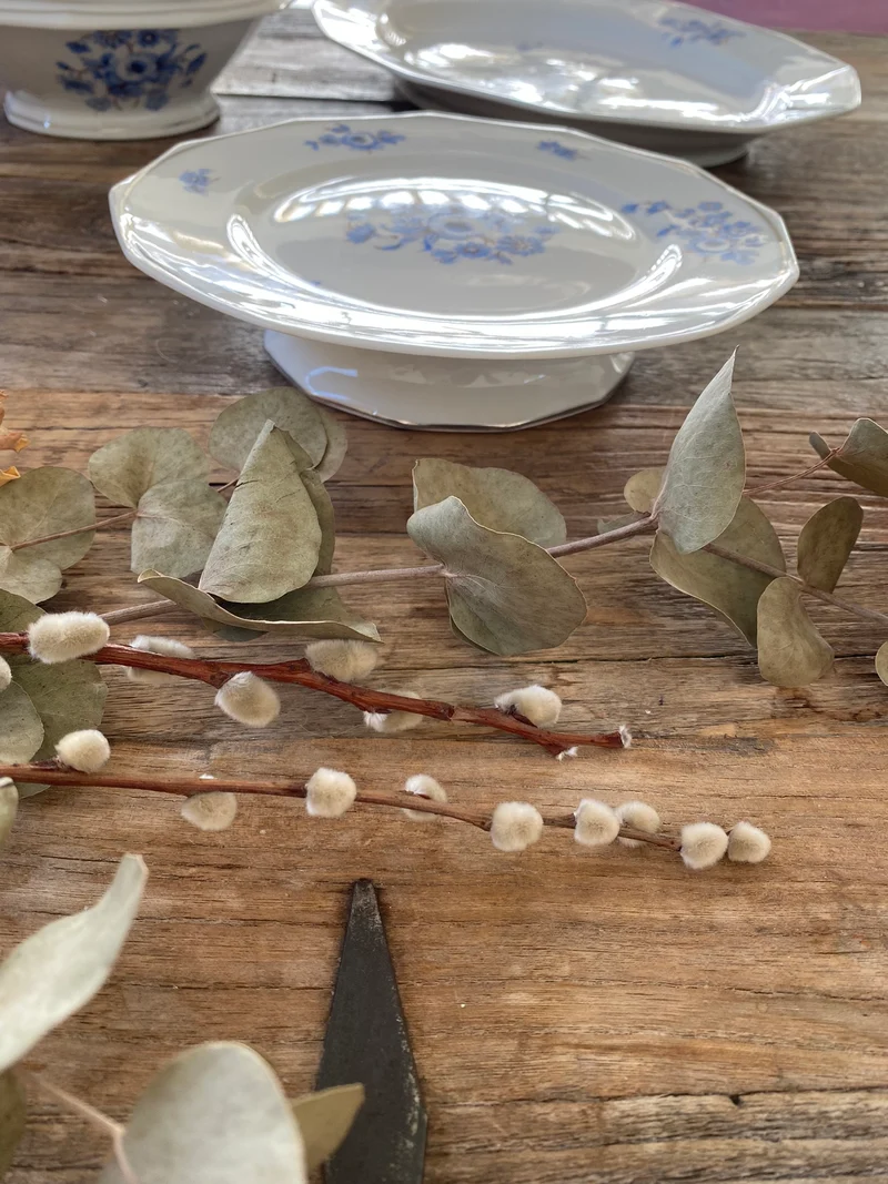 Plats de service Mavaleix et Granger Limoges motifs fleurs bleues