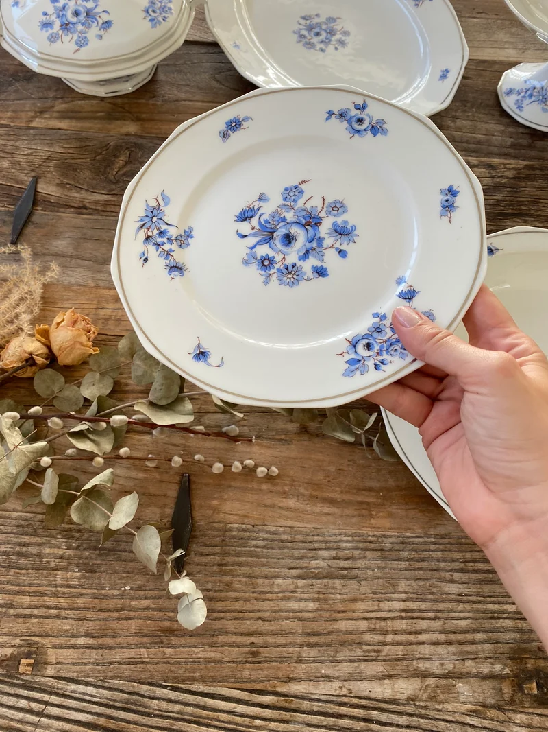 Plats de service Mavaleix et Granger Limoges motifs fleurs bleues