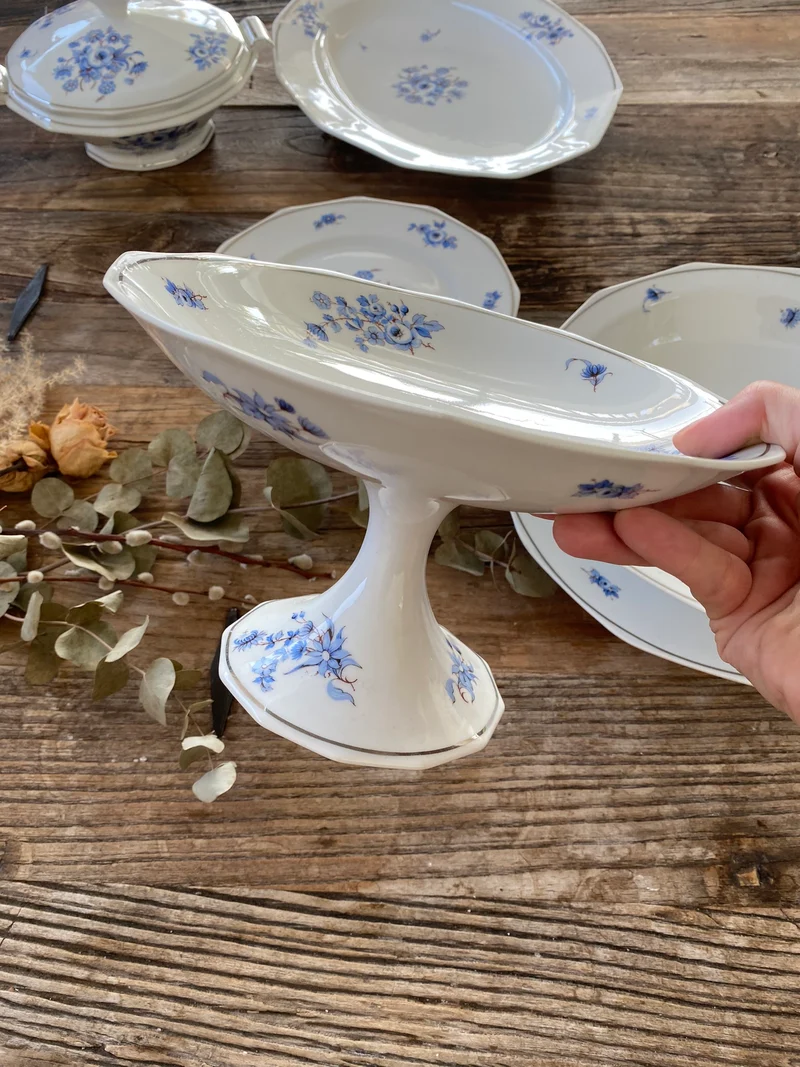 Plats de service Mavaleix et Granger Limoges motifs fleurs bleues