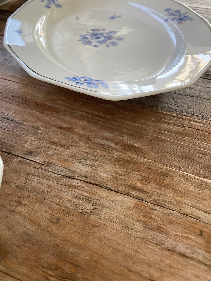 Plats de service Mavaleix et Granger Limoges motifs fleurs bleues
