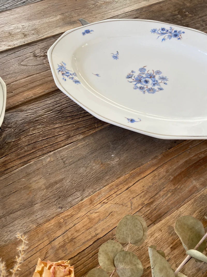 Plats de service Mavaleix et Granger Limoges motifs fleurs bleues