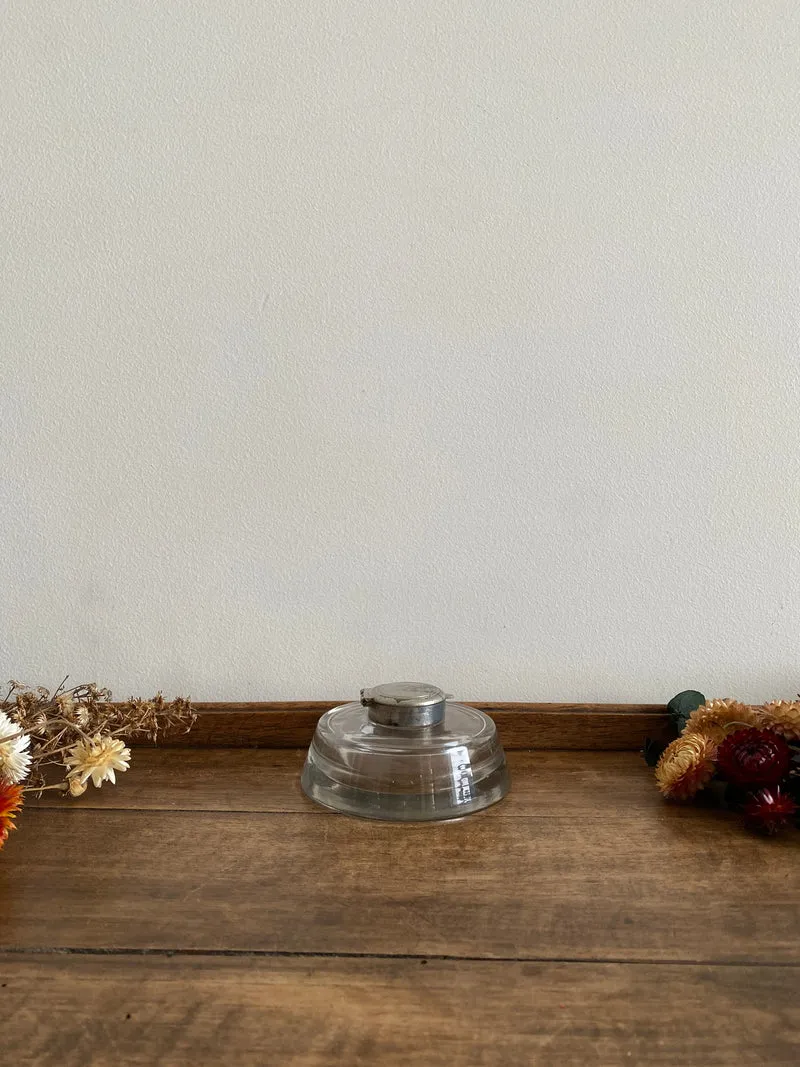 Encrier en verre rond et plat