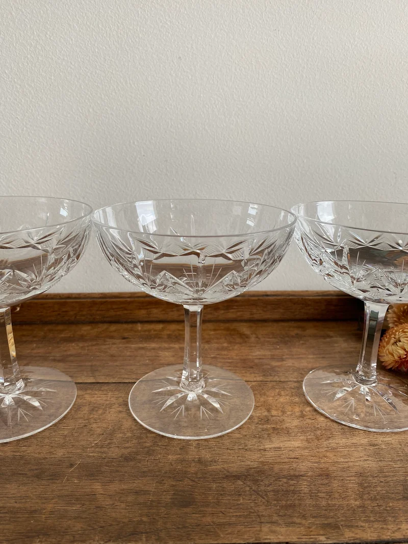 Coupelles à champagne en cristal ciselé