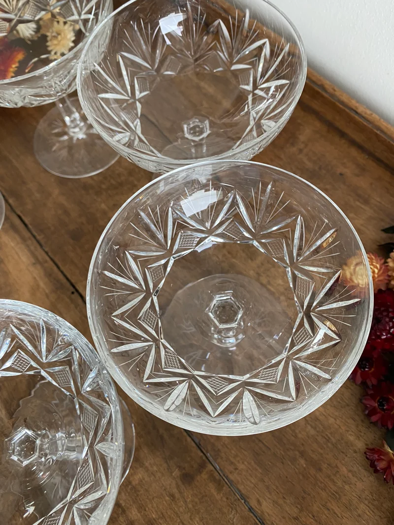 Coupelles à champagne en cristal ciselé