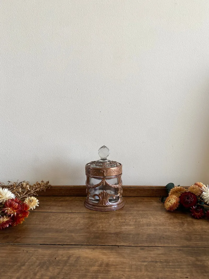 Bonbonnière en verre cerclée de cuivre