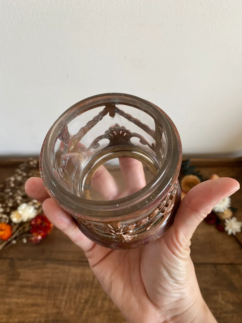 Bonbonnière en verre cerclée de cuivre